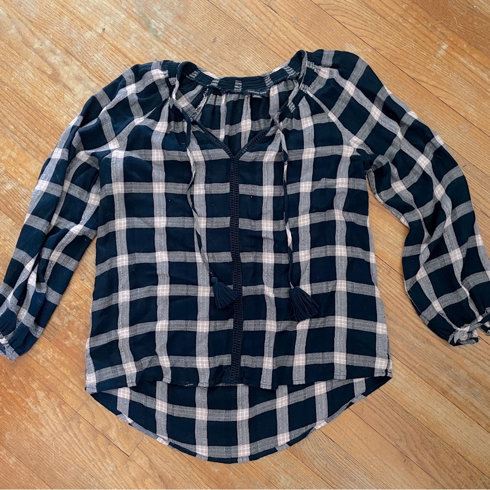 American Eagle women’s size S navy & tan